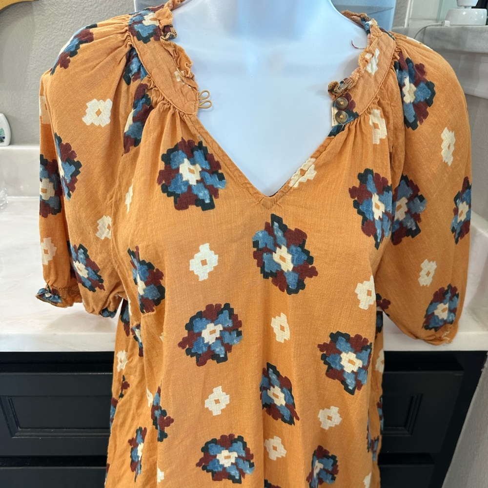 3 tops in sizes  (m, l, l)